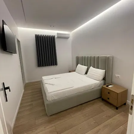 Villa Elezi 2 *