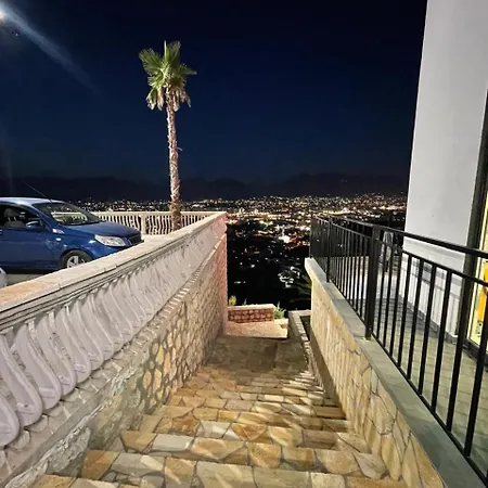 Villa Elezi 2 *