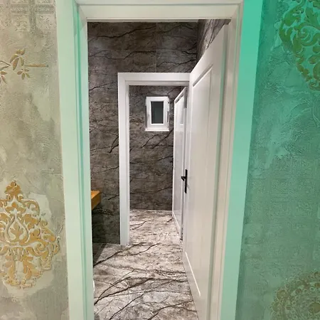 Villa Elezi 2 *